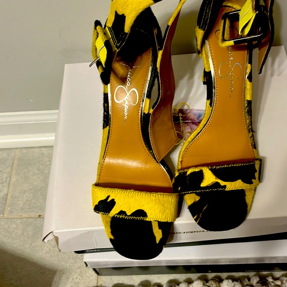 Jessica Simpson yellow and black